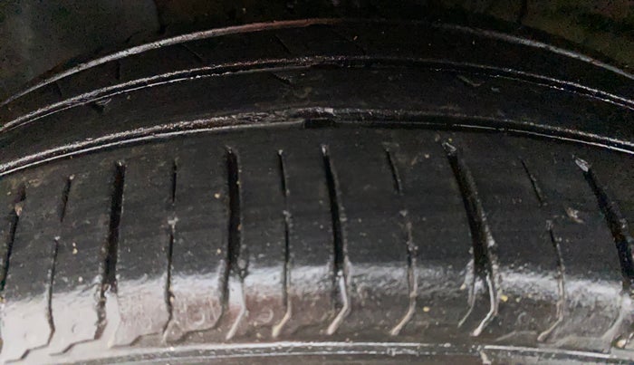 2019 Hyundai Verna 1.4 EX PETROL, Petrol, Manual, 33,547 km, Left Front Tyre Tread