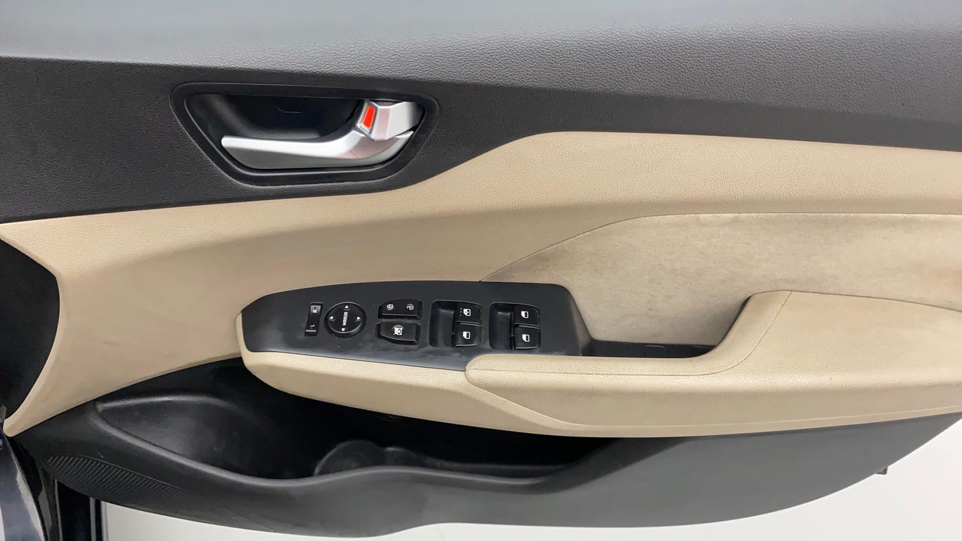 2019 Hyundai Verna 1.4 EX PETROL, Petrol, Manual, 33,547 km, Driver Side Door Panels Control