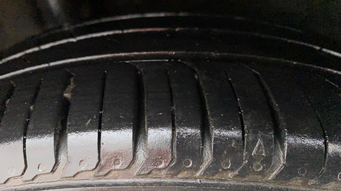 2019 Hyundai Verna 1.4 EX PETROL, Petrol, Manual, 33,547 km, Right Rear Tyre Tread