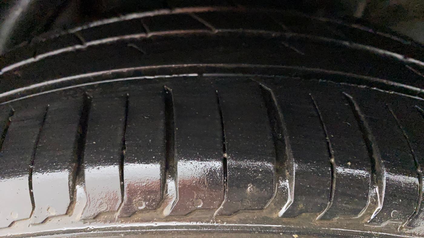 2019 Hyundai Verna 1.4 EX PETROL, Petrol, Manual, 33,547 km, Left Rear Tyre Tread