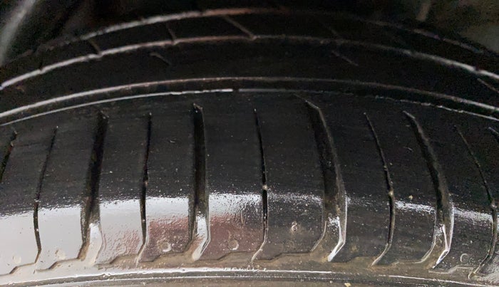 2019 Hyundai Verna 1.4 EX PETROL, Petrol, Manual, 33,547 km, Left Rear Tyre Tread