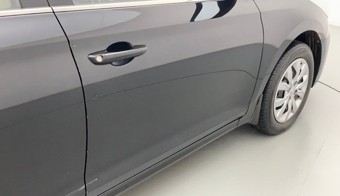 2019 Hyundai Verna 1.4 EX PETROL, Petrol, Manual, 33,547 km, Driver-side door - Slightly dented
