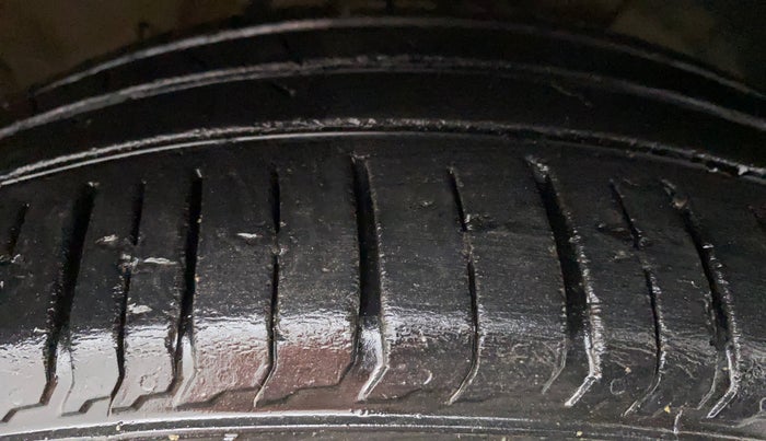 2019 Hyundai Verna 1.4 EX PETROL, Petrol, Manual, 33,547 km, Right Front Tyre Tread