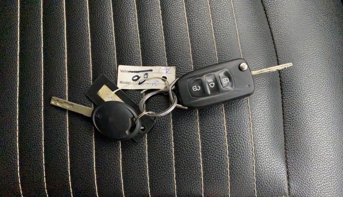 2019 Tata Tiago XZ PLUS PETROL, Petrol, Manual, 67,045 km, Key Close Up