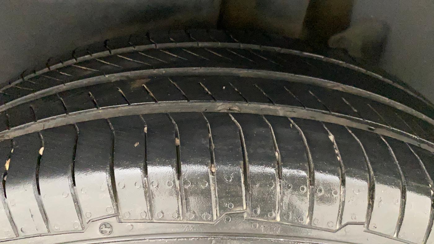 2017 Maruti Dzire VXI, Petrol, Manual, 50,144 km, Left Rear Tyre Tread