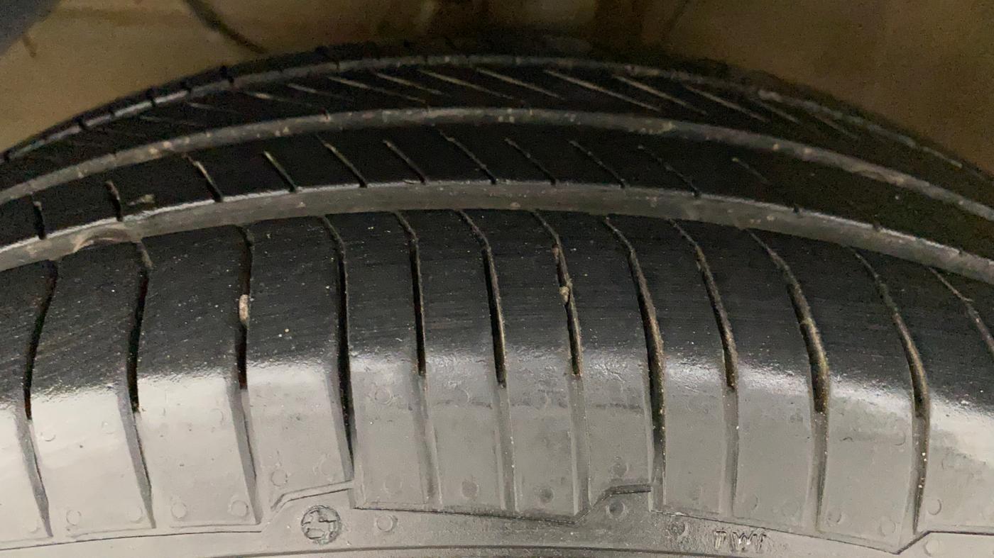 2017 Maruti Dzire VXI, Petrol, Manual, 50,144 km, Left Front Tyre Tread