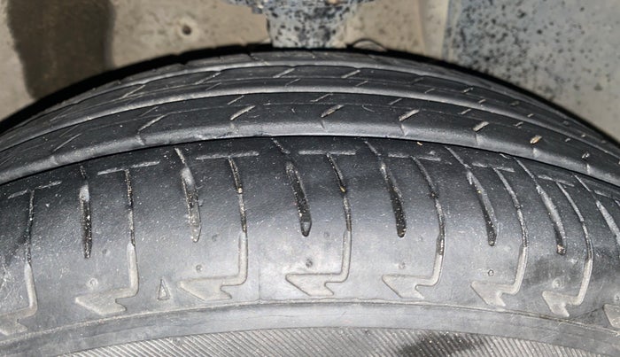 2022 Maruti IGNIS ZETA 1.2 AMT, Petrol, Automatic, 81,852 km, Right Front Tyre Tread