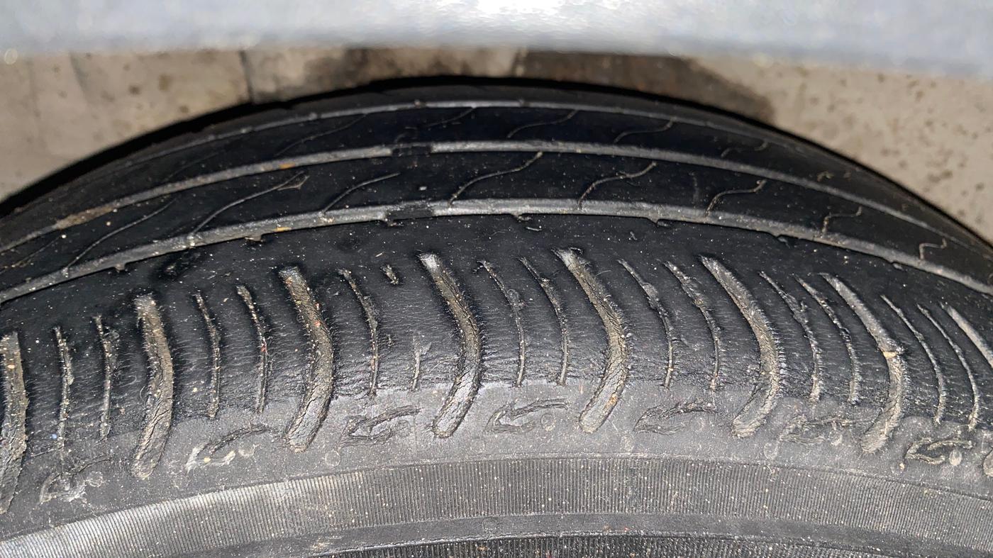 2022 Maruti IGNIS ZETA 1.2 AMT, Petrol, Automatic, 81,852 km, Right Rear Tyre Tread