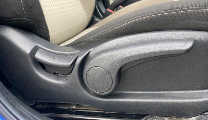 2018 Hyundai Elite i20 ASTA 1.2 (O), Petrol, Manual, 64,843 km, Driver Side Adjustment Panel