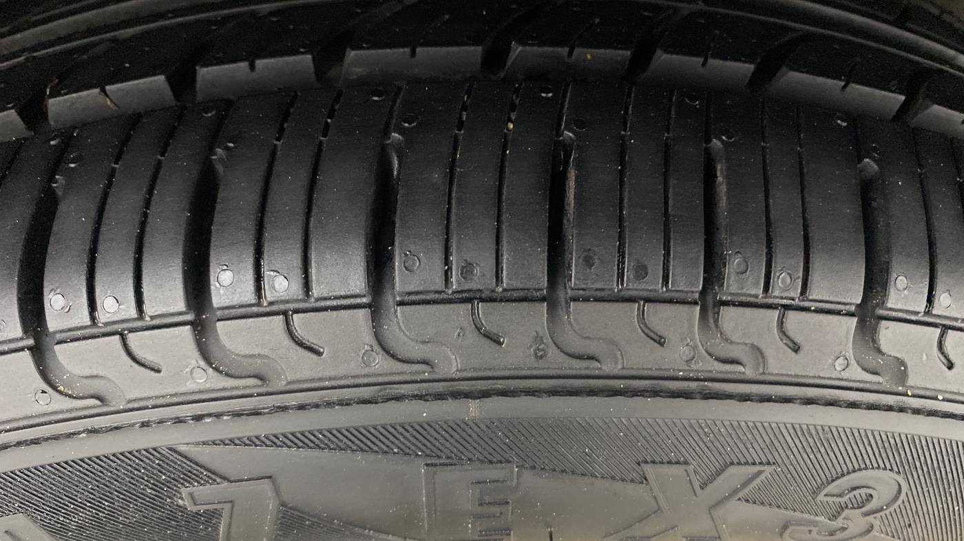 2021 Hyundai GRAND I10 NIOS MAGNA AMT 1.2 KAPPA VTVT, Petrol, Automatic, 1,00,812 km, Left Rear Tyre Tread