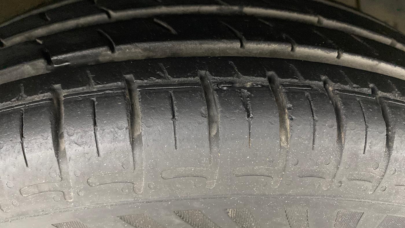 2021 Hyundai GRAND I10 NIOS MAGNA AMT 1.2 KAPPA VTVT, Petrol, Automatic, 1,00,812 km, Right Front Tyre Tread