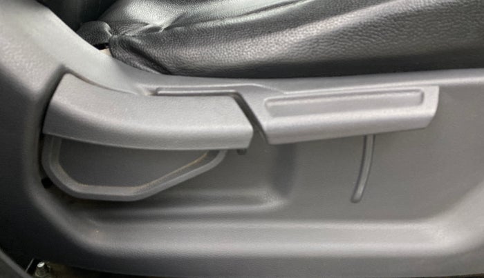 2021 Hyundai GRAND I10 NIOS MAGNA AMT 1.2 KAPPA VTVT, Petrol, Automatic, 1,00,812 km, Driver Side Adjustment Panel