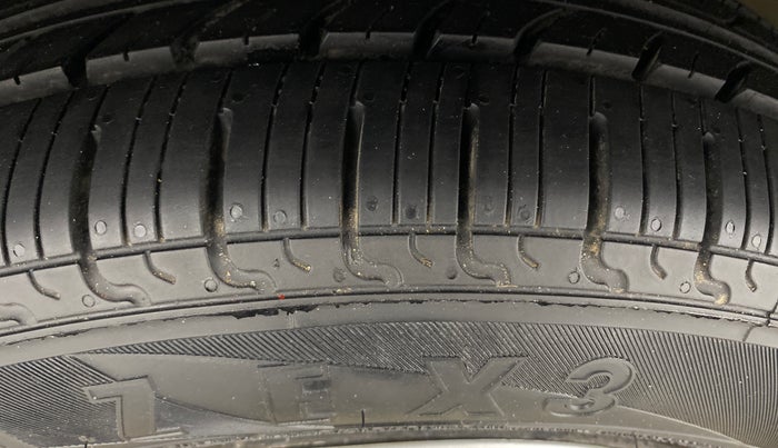 2021 Hyundai GRAND I10 NIOS MAGNA AMT 1.2 KAPPA VTVT, Petrol, Automatic, 1,00,812 km, Left Front Tyre Tread