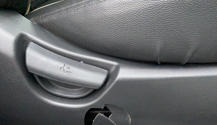 2019 Hyundai Grand i10 MAGNA 1.2 KAPPA VTVT, Petrol, Manual, 29,006 km, Driver Side Adjustment Panel