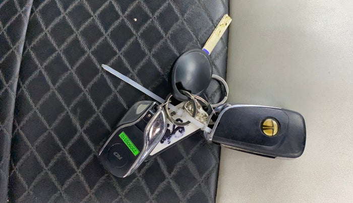 2023 Tata PUNCH PURE MT CNG, CNG, Manual, 63,025 km, Key Close Up