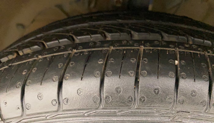 2018 Maruti Swift ZDI AMT, Diesel, Automatic, 66,407 km, Left Front Tyre Tread