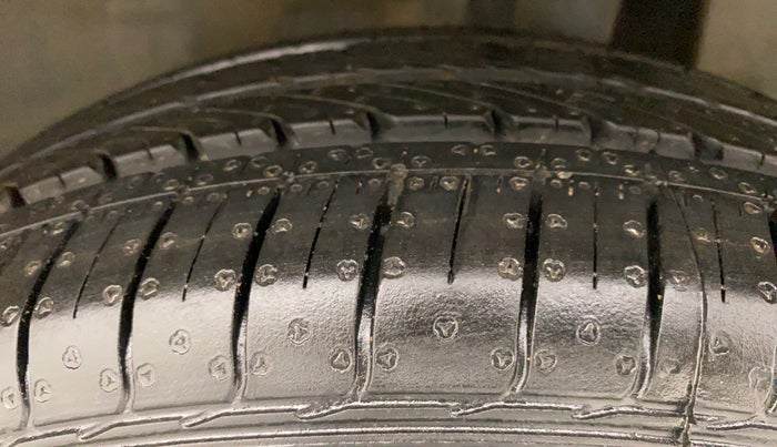 2018 Maruti Swift ZDI AMT, Diesel, Automatic, 66,407 km, Left Rear Tyre Tread