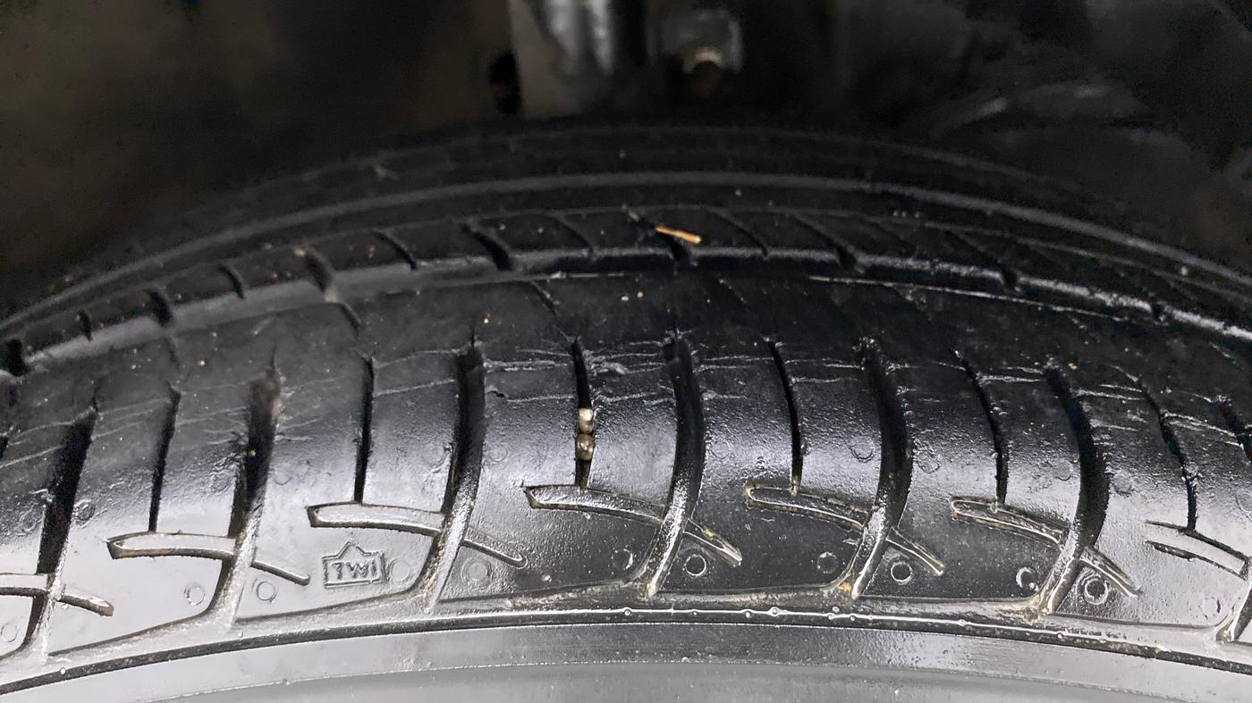 2015 Maruti Baleno DELTA PETROL 1.2, Petrol, Manual, 43,534 km, Right Front Tyre Tread