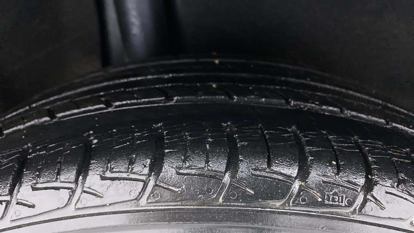 2015 Maruti Baleno DELTA PETROL 1.2, Petrol, Manual, 43,534 km, Right Rear Tyre Tread