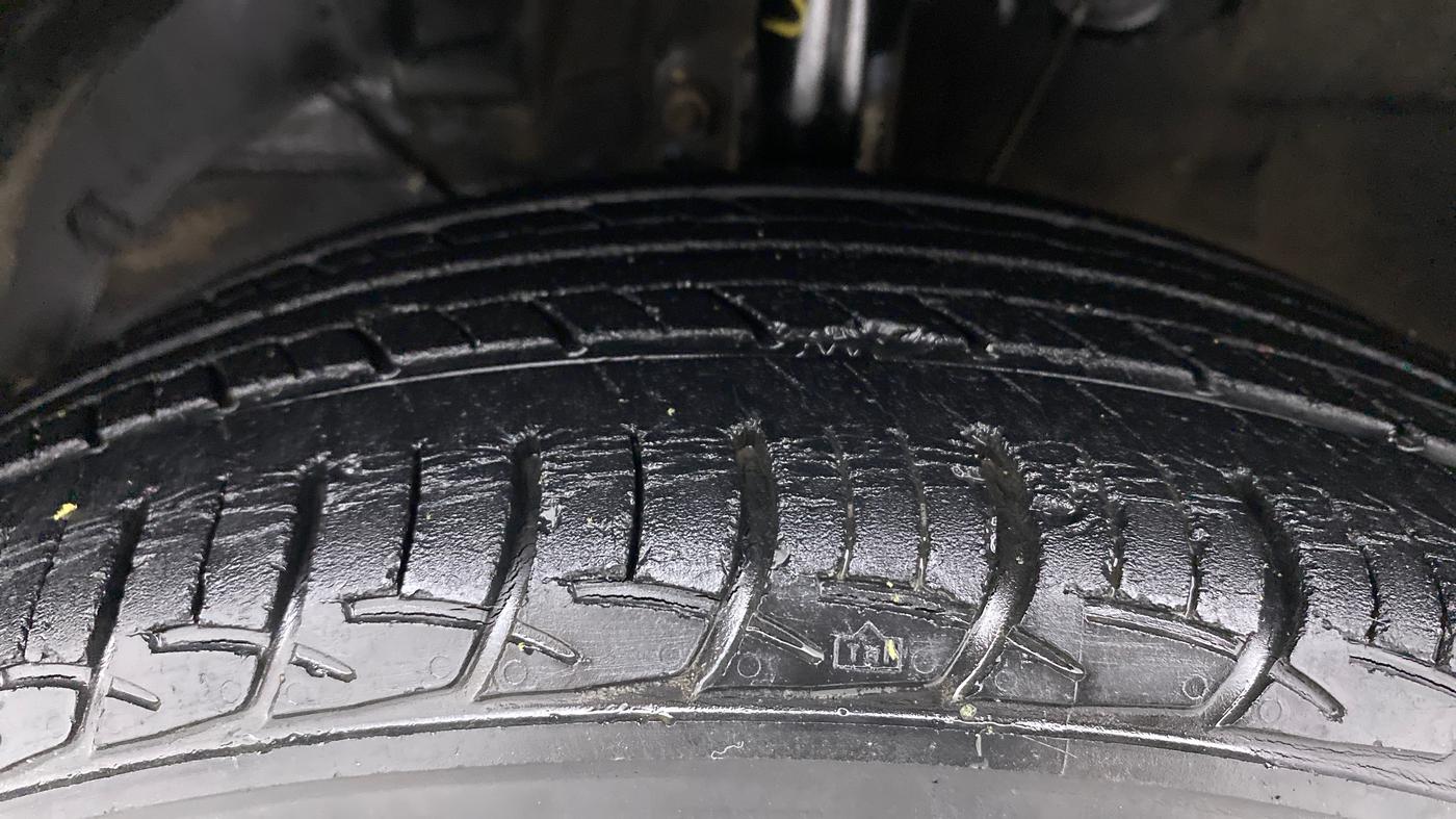 2015 Maruti Baleno DELTA PETROL 1.2, Petrol, Manual, 43,534 km, Left Front Tyre Tread