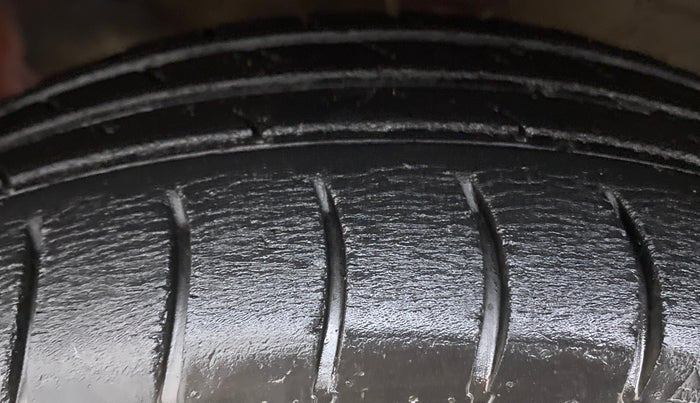 2011 Hyundai Santro Xing GL PLUS, Petrol, Manual, 65,759 km, Left Front Tyre Tread