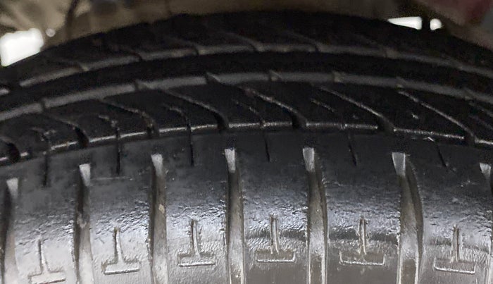 2011 Hyundai Santro Xing GL PLUS, Petrol, Manual, 65,759 km, Right Rear Tyre Tread