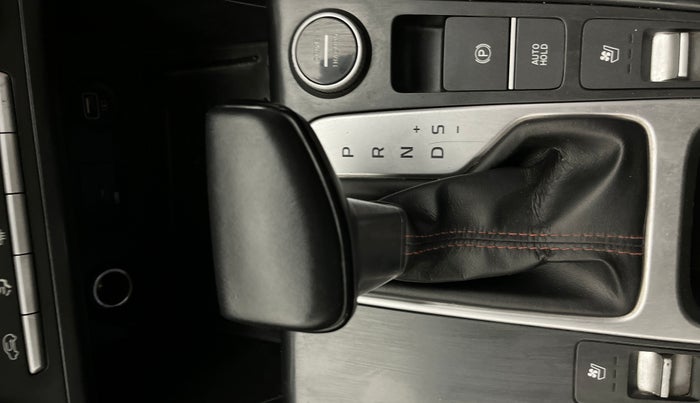 2021 Hyundai Creta SX (O) 1.4 TURBO DCT DUAL TONE, Petrol, Automatic, 92,101 km, Gear Lever