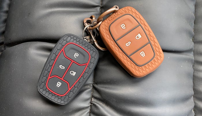 2023 Tata NEXON CREATIVE PLUS 1.2 REVOTRON 6 MT DT, Petrol, Manual, 23,710 km, Key Close Up