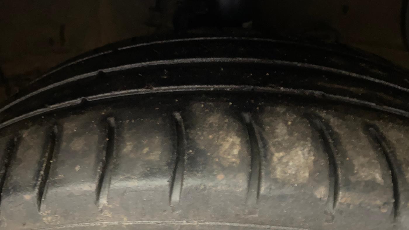 2014 Hyundai Grand i10 SPORTZ 1.2 KAPPA VTVT, CNG, Manual, 61,754 km, Right Front Tyre Tread