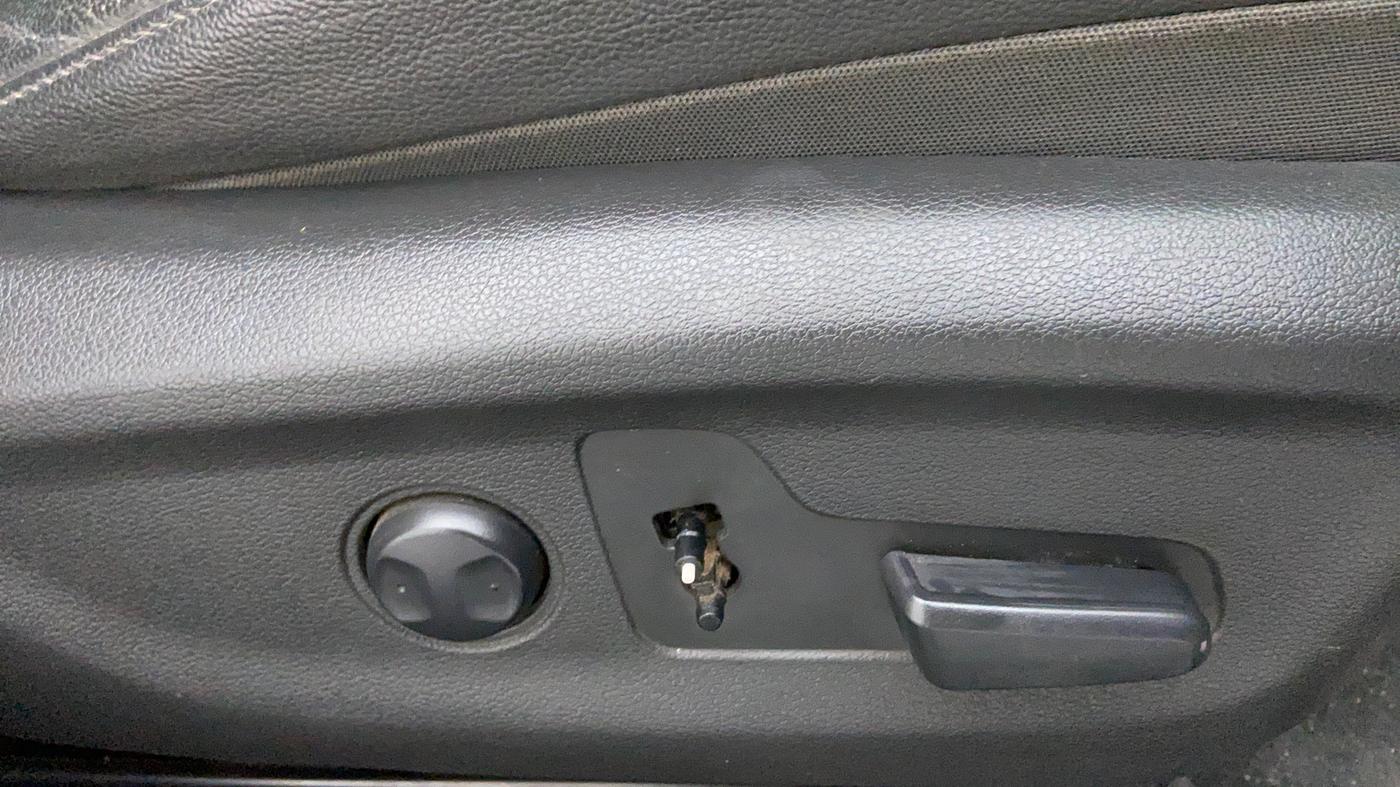 2017 Hyundai New Elantra 1.6 SX AT O, Diesel, Automatic, 69,264 km, Driver Side Adjustment Panel