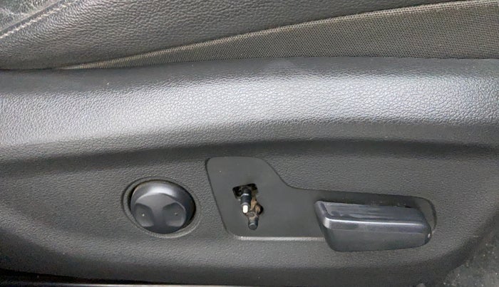 2017 Hyundai New Elantra 1.6 SX AT O, Diesel, Automatic, 69,264 km, Driver Side Adjustment Panel