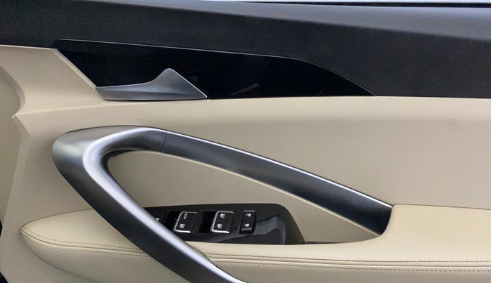 2022 MG HECTOR SHARP 2.0 DIESEL, Diesel, Manual, 77,181 km, Driver Side Door Panels Control