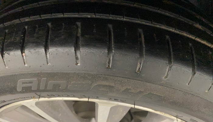 2020 Maruti Ciaz ALPHA  AT 1.5 SHVS PETROL, Petrol, Automatic, 52,387 km, Right Front Tyre Tread