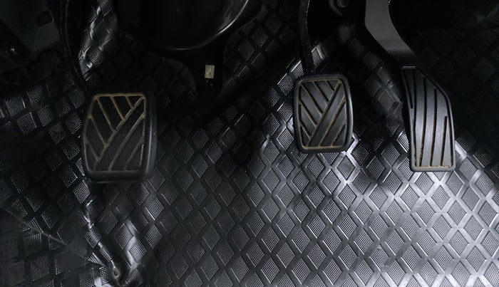 2013 Maruti Ritz VXI BS IV, Petrol, Manual, 79,103 km, Pedals