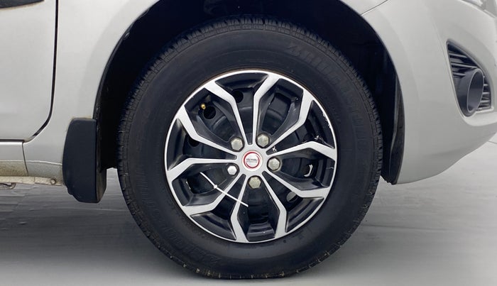 2013 Maruti Ritz VXI BS IV, Petrol, Manual, 79,103 km, Right Front Wheel