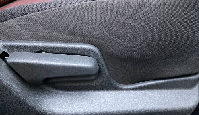 2013 Maruti Ritz VXI BS IV, Petrol, Manual, 79,103 km, Driver Side Adjustment Panel