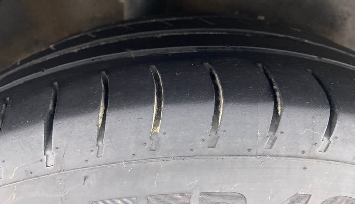 2013 Maruti Ritz VXI BS IV, Petrol, Manual, 79,103 km, Left Rear Tyre Tread