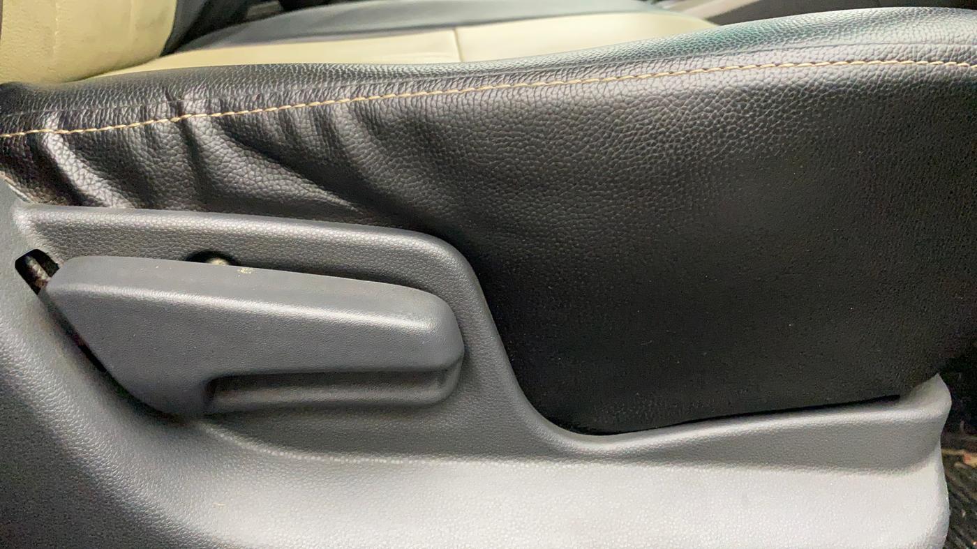 2011 Maruti Ritz VXI BS IV, Petrol, Manual, 76,436 km, Driver Side Adjustment Panel