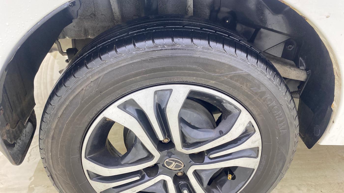 2022 Tata TIGOR XZ PLUS CNG, CNG, Manual, 88,691 km, Left Rear Tyre Tread