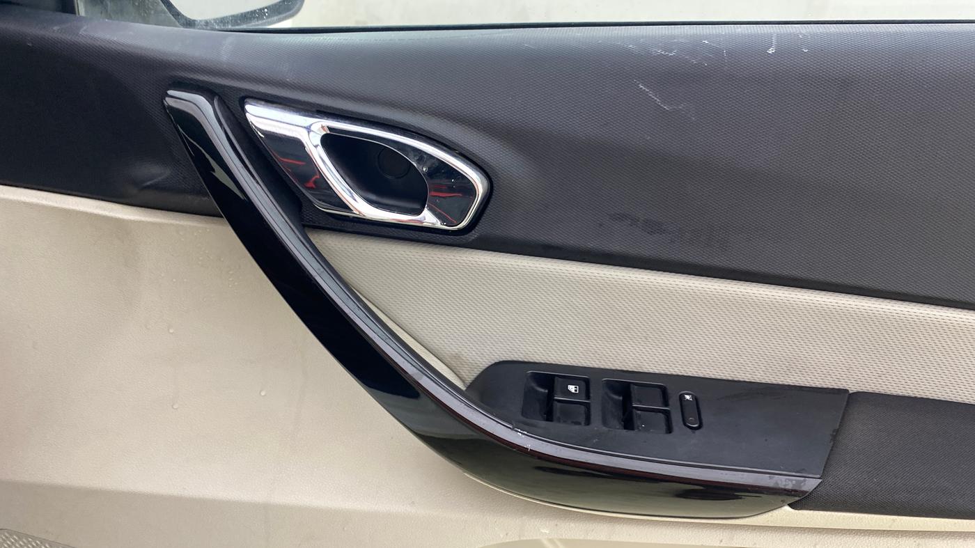 2022 Tata TIGOR XZ PLUS CNG, CNG, Manual, 88,691 km, Driver Side Door Panels Control