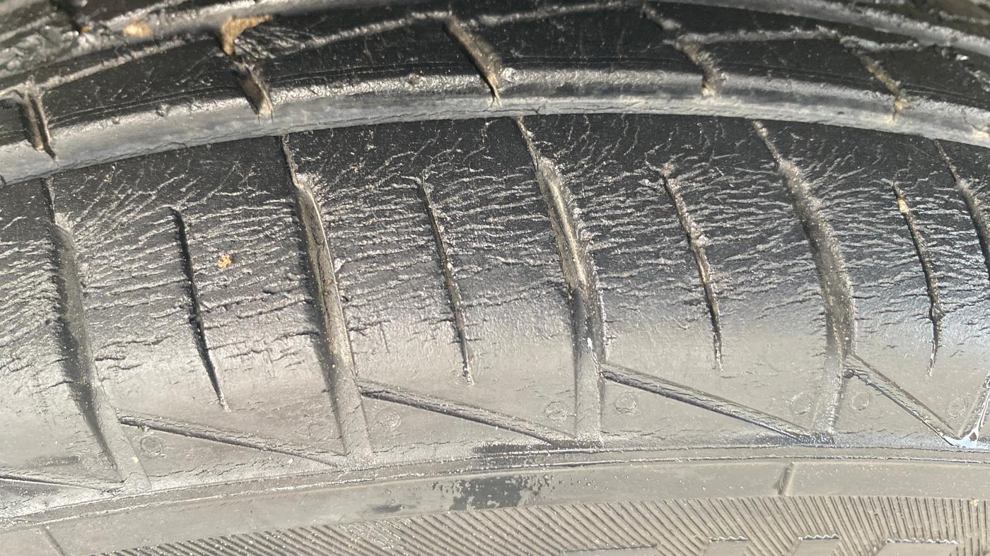 2021 Maruti Alto LXI O, Petrol, Manual, 23,213 km, Left Front Tyre Tread
