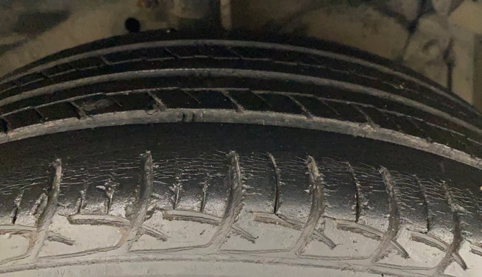 2014 Maruti Swift ZDI, Diesel, Manual, 1,09,999 km, Right Front Tyre Tread