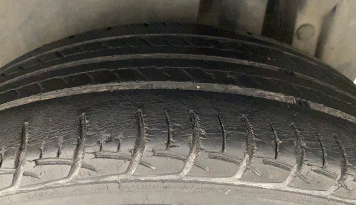 2014 Maruti Swift ZDI, Diesel, Manual, 1,09,999 km, Left Rear Tyre Tread