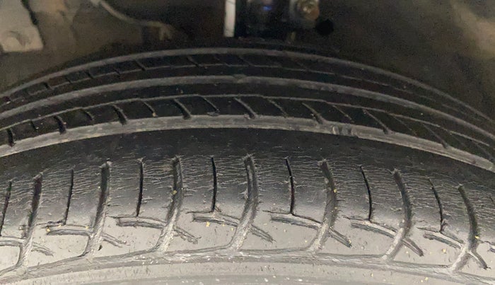 2014 Maruti Swift ZDI, Diesel, Manual, 1,09,999 km, Left Front Tyre Tread