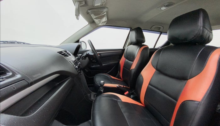 2014 Maruti Swift ZDI, Diesel, Manual, 1,09,999 km, Right Side Front Door Cabin
