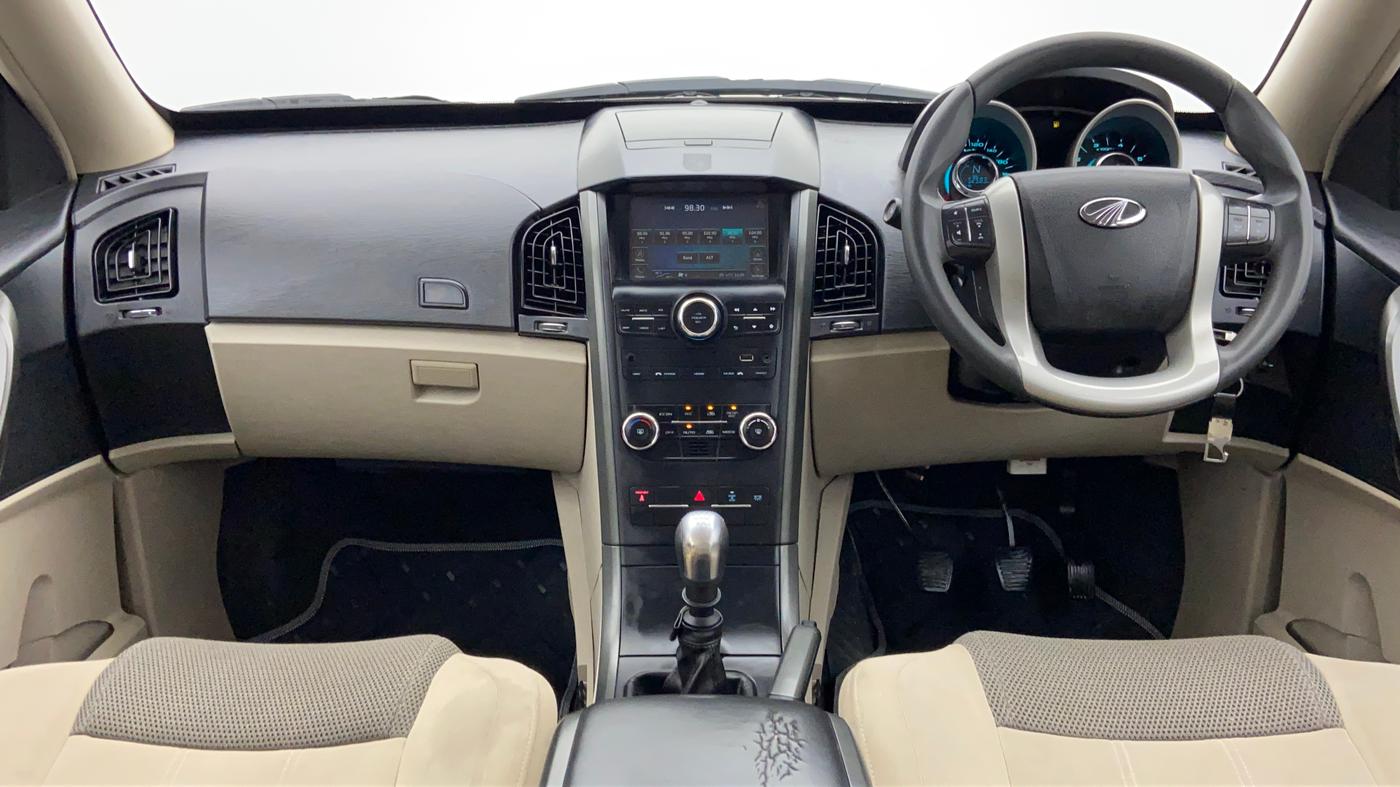 2017 Mahindra XUV500 W6 4X2, Diesel, Manual, 53,050 km, Dashboard