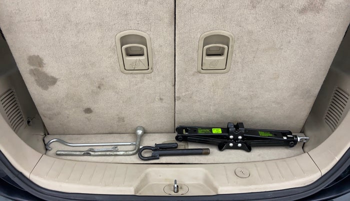 2017 Mahindra XUV500 W6 4X2, Diesel, Manual, 53,050 km, Boot Inside