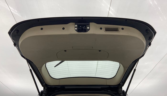 2017 Mahindra XUV500 W6 4X2, Diesel, Manual, 53,050 km, Boot Door Open
