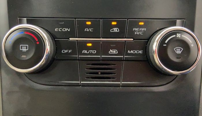 2017 Mahindra XUV500 W6 4X2, Diesel, Manual, 53,050 km, Automatic Climate Control