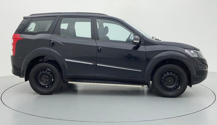 2017 Mahindra XUV500 W6 4X2, Diesel, Manual, 53,050 km, Right Side View